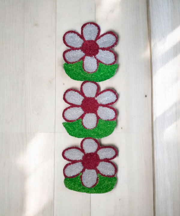 Border 84cm White Flowers with Leaf Woolen Rangoli Mat – Handmade Ethnic Floor Décor for Pooja & Festivals