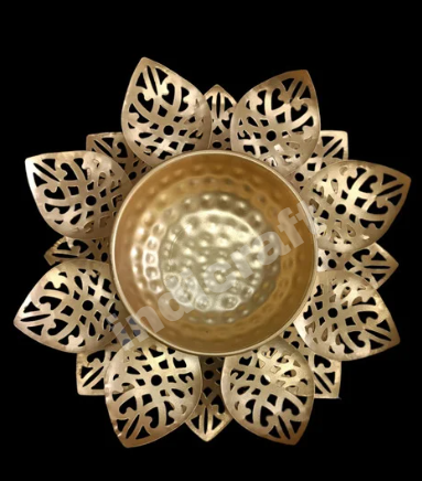 Flower Cut Urli