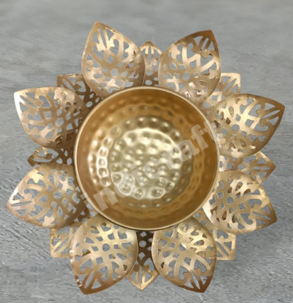 Flower Cut Urli