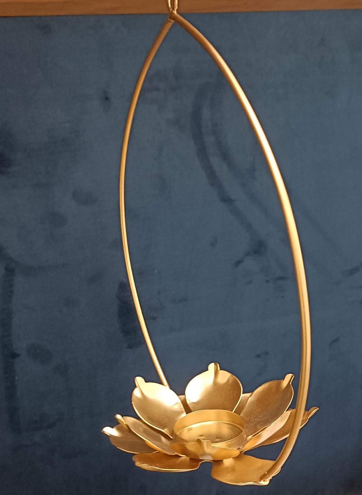 Oval Hanging Lotus Tlight Candle Holder