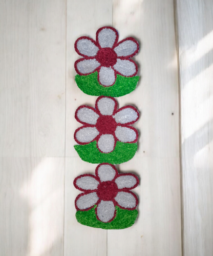 Border 84cm White Flowers with Leaf Woolen Rangoli Mat – Handmade Ethnic Floor Décor for Pooja & Festivals