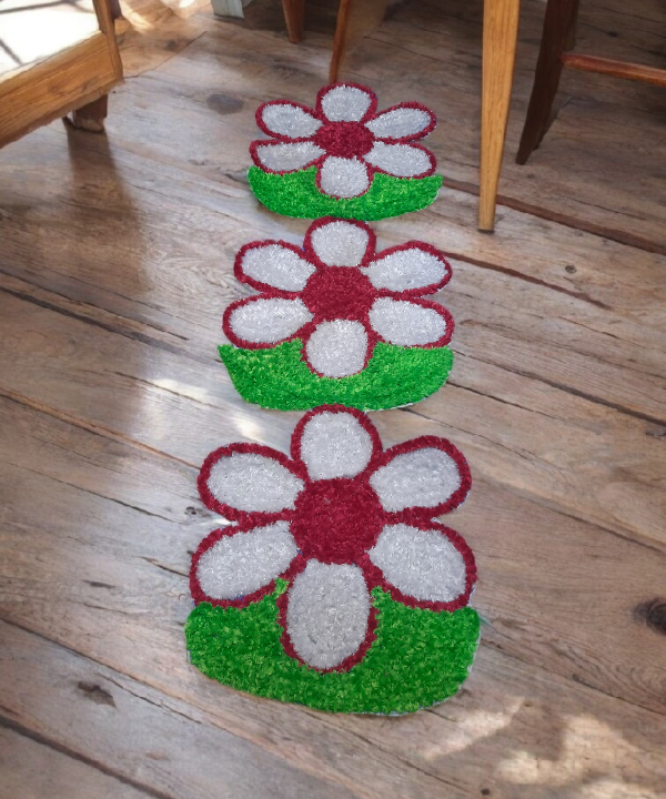 Border 84cm White Flowers with Leaf Woolen Rangoli Mat – Handmade Ethnic Floor Décor for Pooja & Festivals